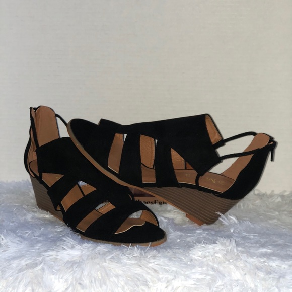 “Katie” upper cut Ankle Wedges - Picture 2 of 5